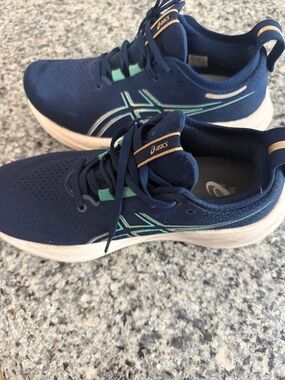 Sneakers asics size10.8
Gently worn a six sneakers, pure gel FF blast+ Blue,